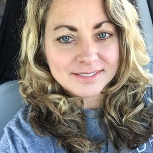 Meet your Posher, Holly